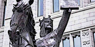 Robert The Bruce Famous Medieval Knight Statue at Marischal College