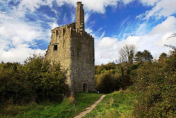 Dromore Castle is located in County Clare.