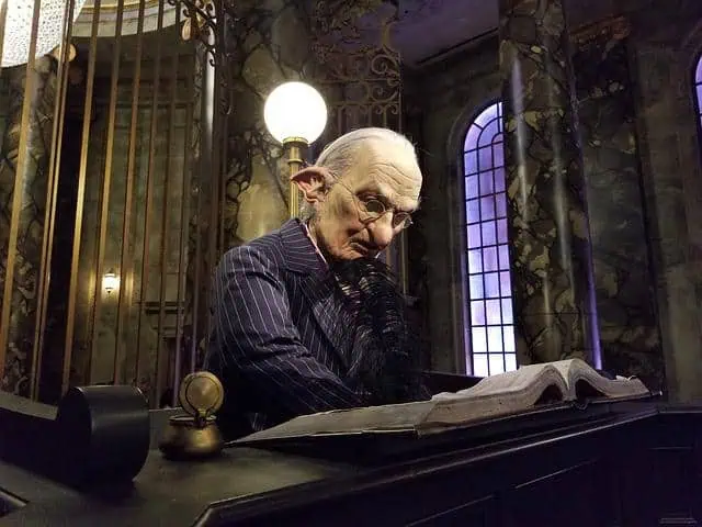 Medieval-Jobs-and-Occupations-Moneyer